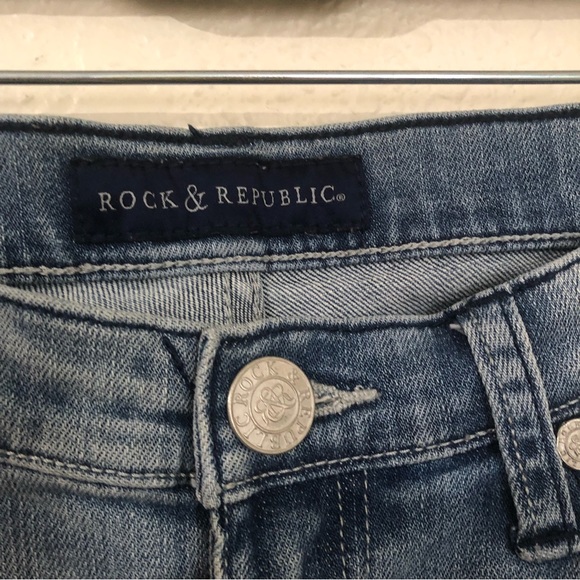 ROCK & REPUBLIC Jeans Boot Cut Distressed Light Wash Low Rise Bling Back Pockets - Picture 6 of 16